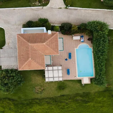 Sami Nefeli 카라보밀로스